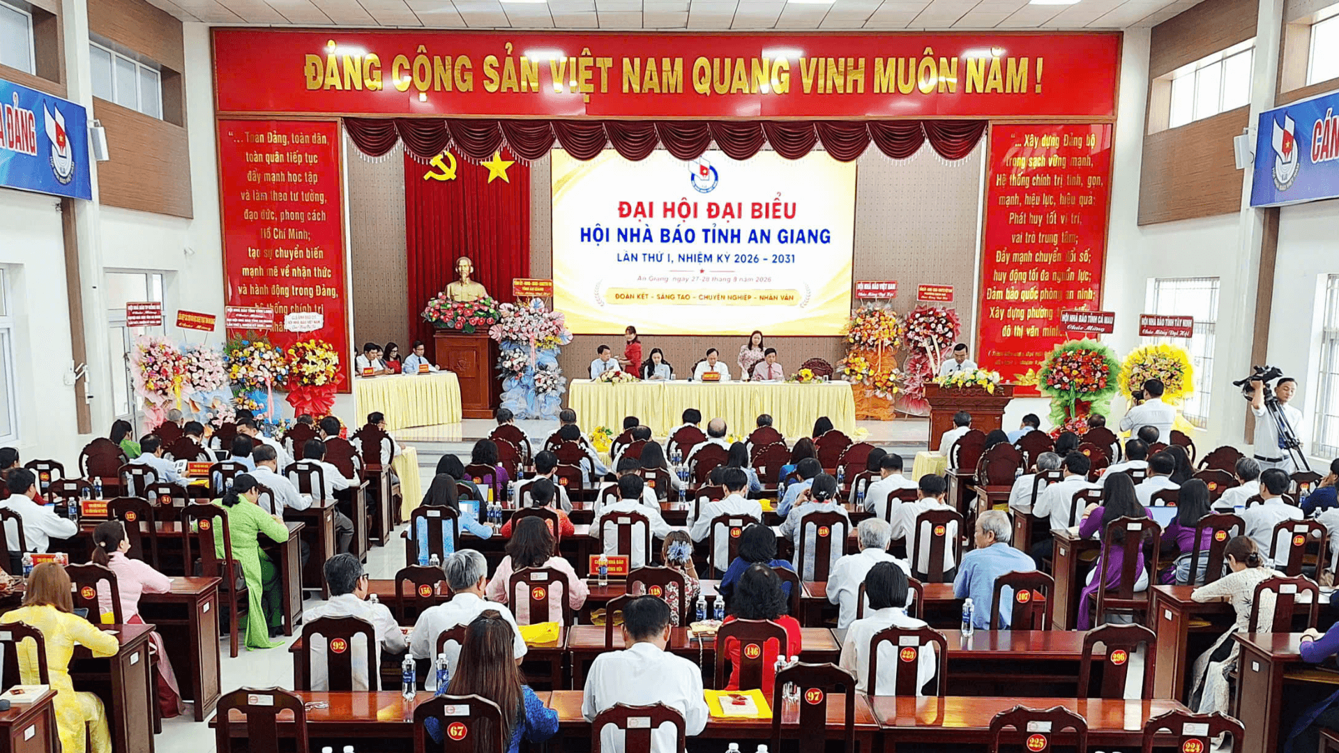 toan-canh-dai-hoi-dai-bieu-hoi-nha-bao-tinh-an-giang-lan-thu-i-nhiem-ky-2026-2031.png