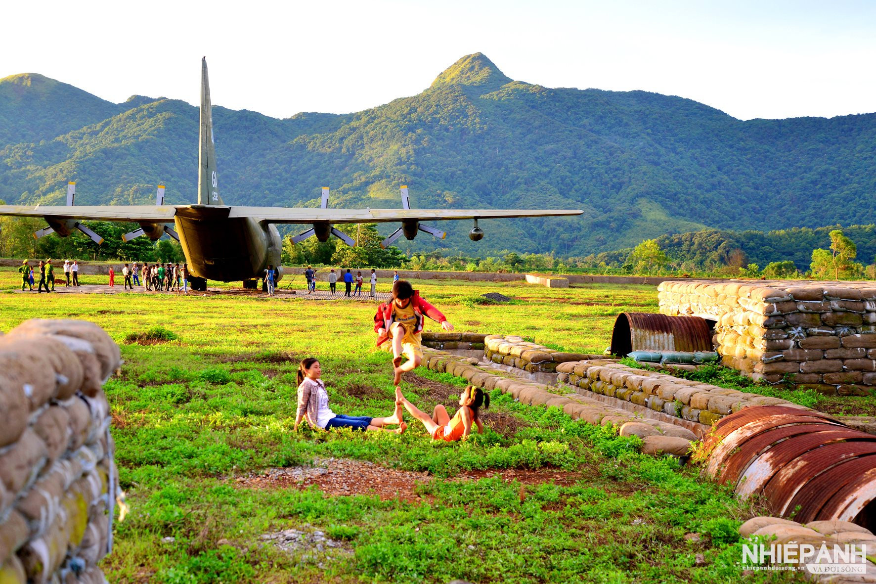 W_manh-dat-duoc-hoi-sinh-copy.jpg