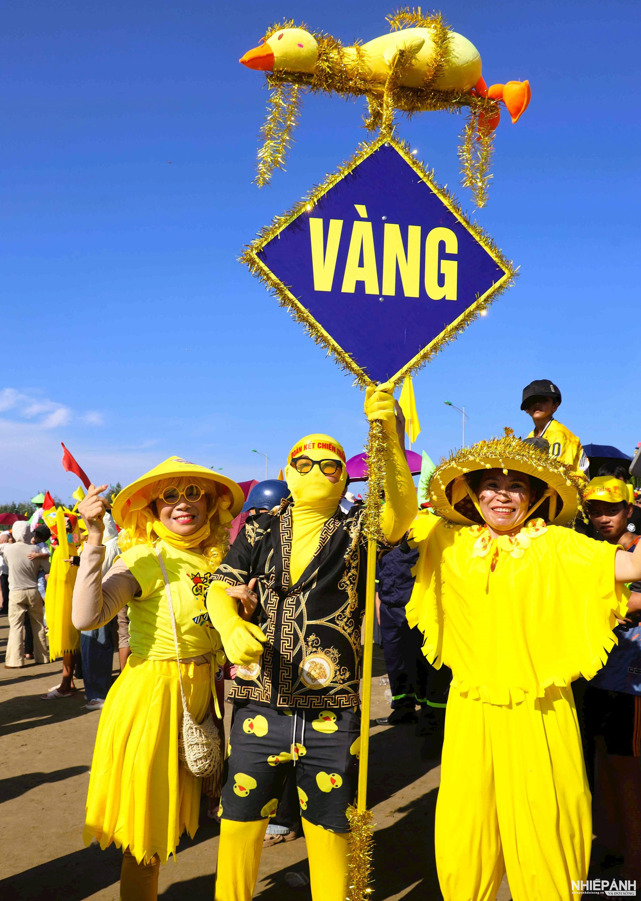 W_a15.co-dong-vien-doi-vang.jpg