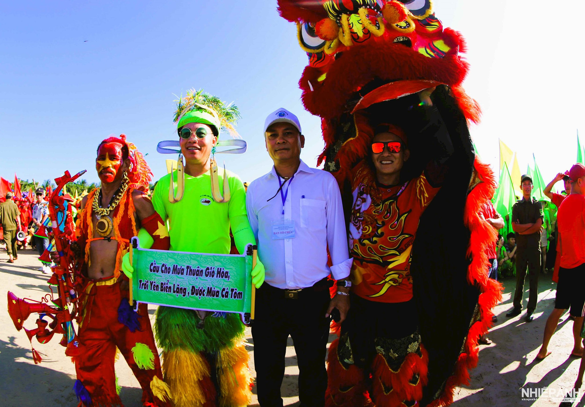 W_a15.le-hoi-cung-the-hien-uoc-mong-ve-mua-thuan-gio-hoa-troi-yen-bien-lang-mua-mang-tot-tuoi-ngu-dan-vuon-khoi-binh-an-tom-ca-day-khoang.jpg