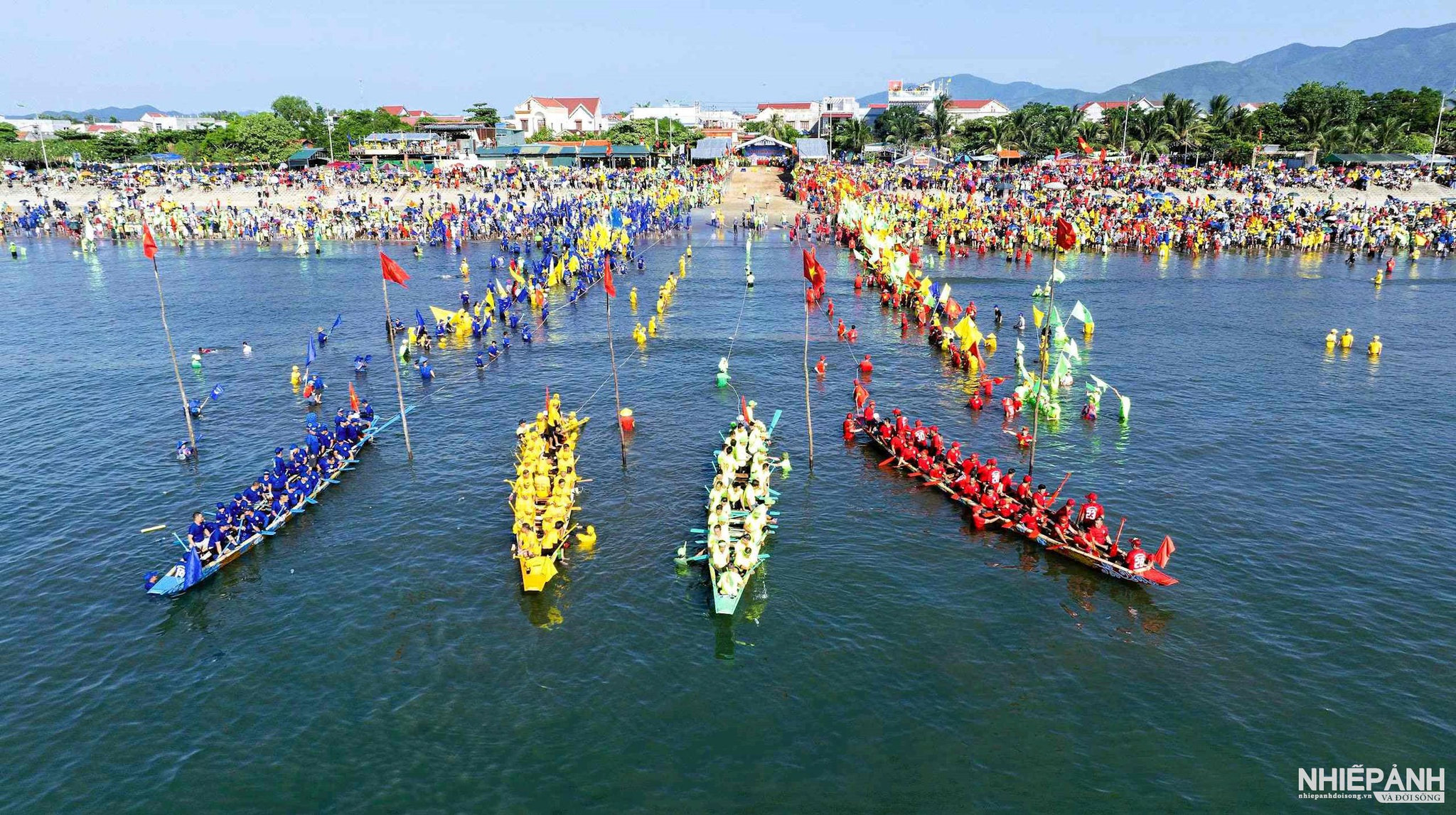 W_a8.-le-hoi-dua-thuyen-xa-hoa-trach-nam-2025-co-4-doi-den-tu-12-thon-tren-dia-ban-xa-hoa-trach-tham-gia..jpg