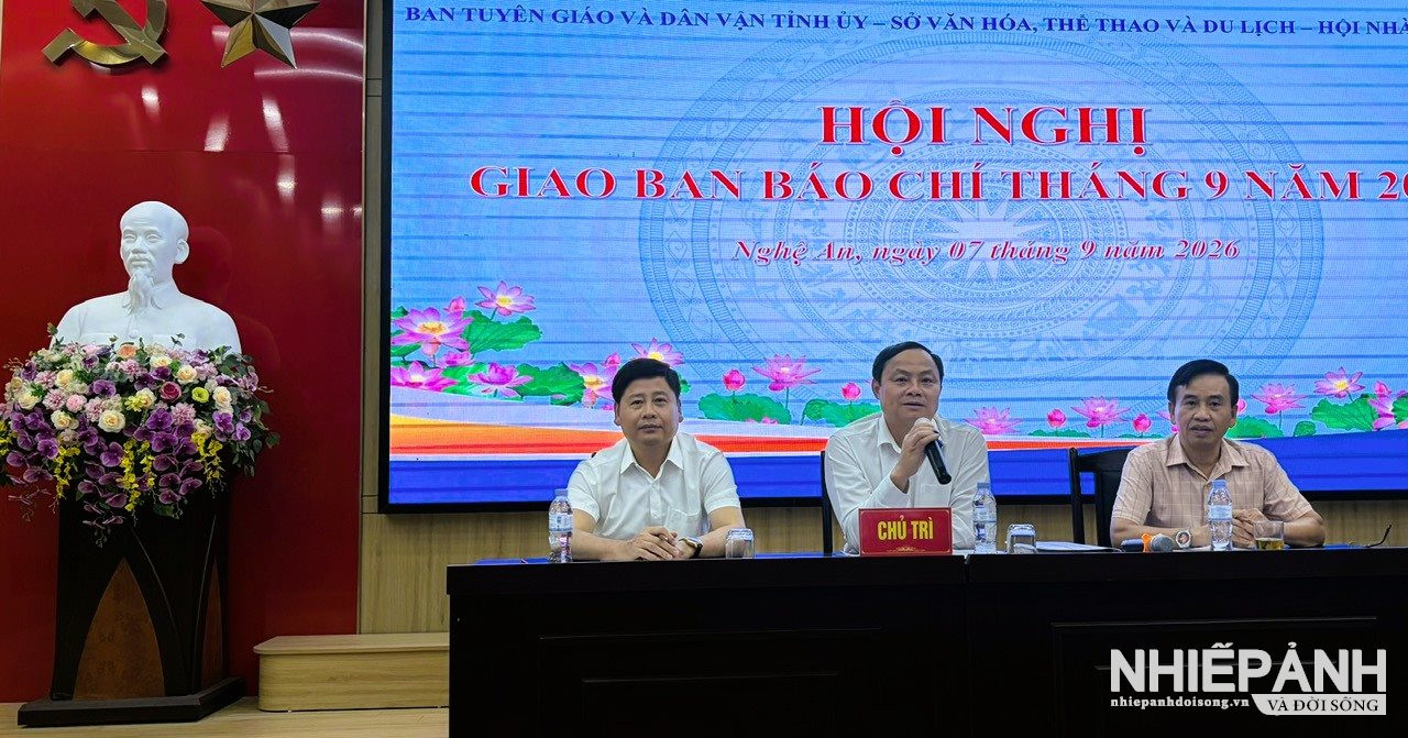 W_1.cac-dong-chi-pham-ngoc-canh-pho-truong-ban-tuyen-giao-va-dan-van-tinh-uy-nguyen-ba-hao-pho-giam-doc-so-van-hoa-the-thao-va-du-lich-tran-minh-ngoc-uy-vien-ban-chap-hanh-dang-bo-tinh-giam-d.jpg