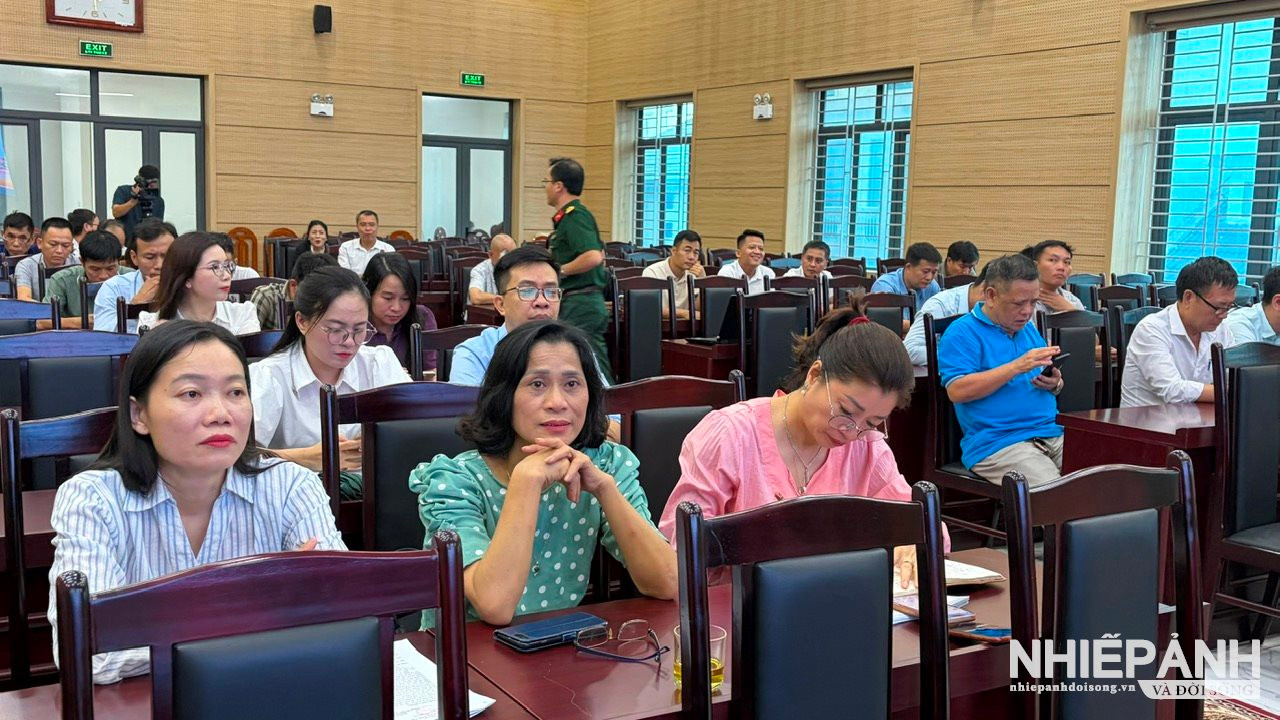 W_6.cac-nha-bao-tham-gia-cuoc-hop-bao.jpg