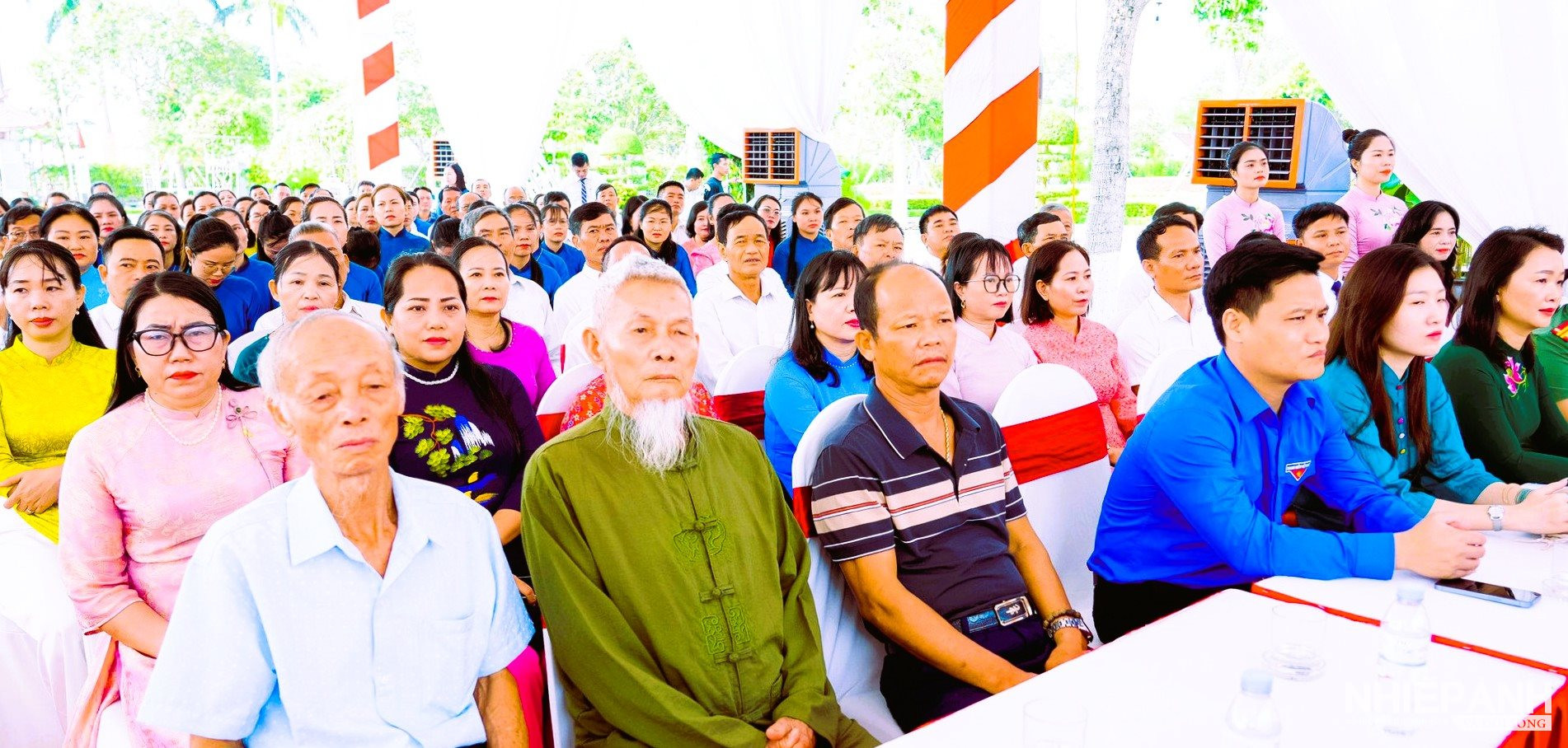 W_cac-dai-bieu-du-le-dang-hoa-dang-huong-tuong-niem-84-nam-ngay-tong-bi-thu-le-hong-phong-hy-sinh.-anh.jpg