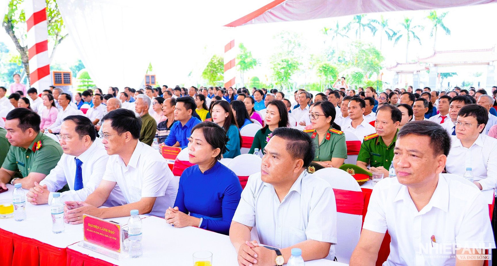 W_cac-dai-bieu-du-le-dang-hoa-dang-huong-tuong-niem-84-nam-ngay-tong-bi-thu-le-hong-phong-hy-sinh..jpg