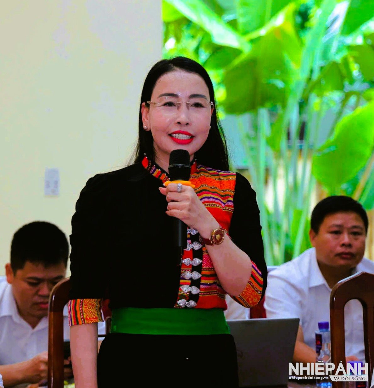 W_dong-chi-nguyen-thi-thanh-nhan-pho-bi-thu-chu-tich-ubnd-xa-muong-chong-bao-cao-ket-qua-cua-dia-phuong-sau-hon-1-nam-thuc-hien-mo-hinh-chinh-quyen-dia-phuong-2-cap..jpg