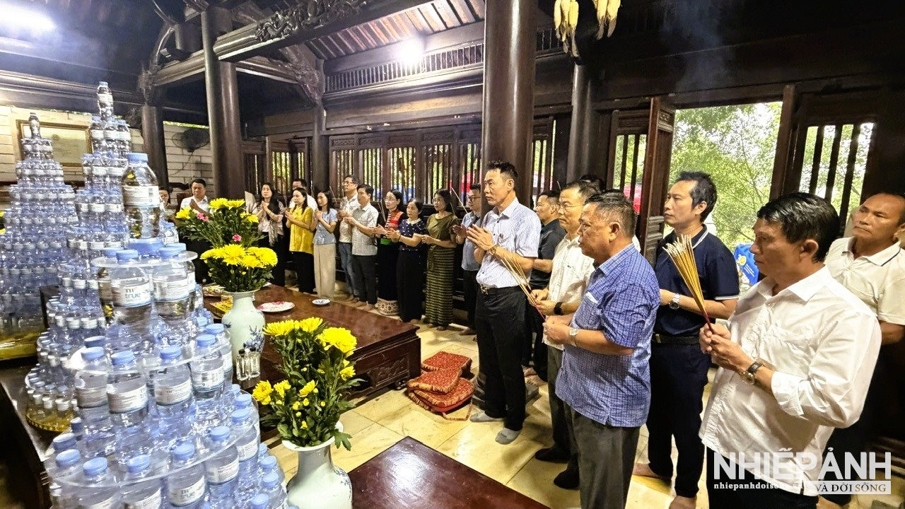 W_h28-doan-dang-huong-tai-den-chong.jpg