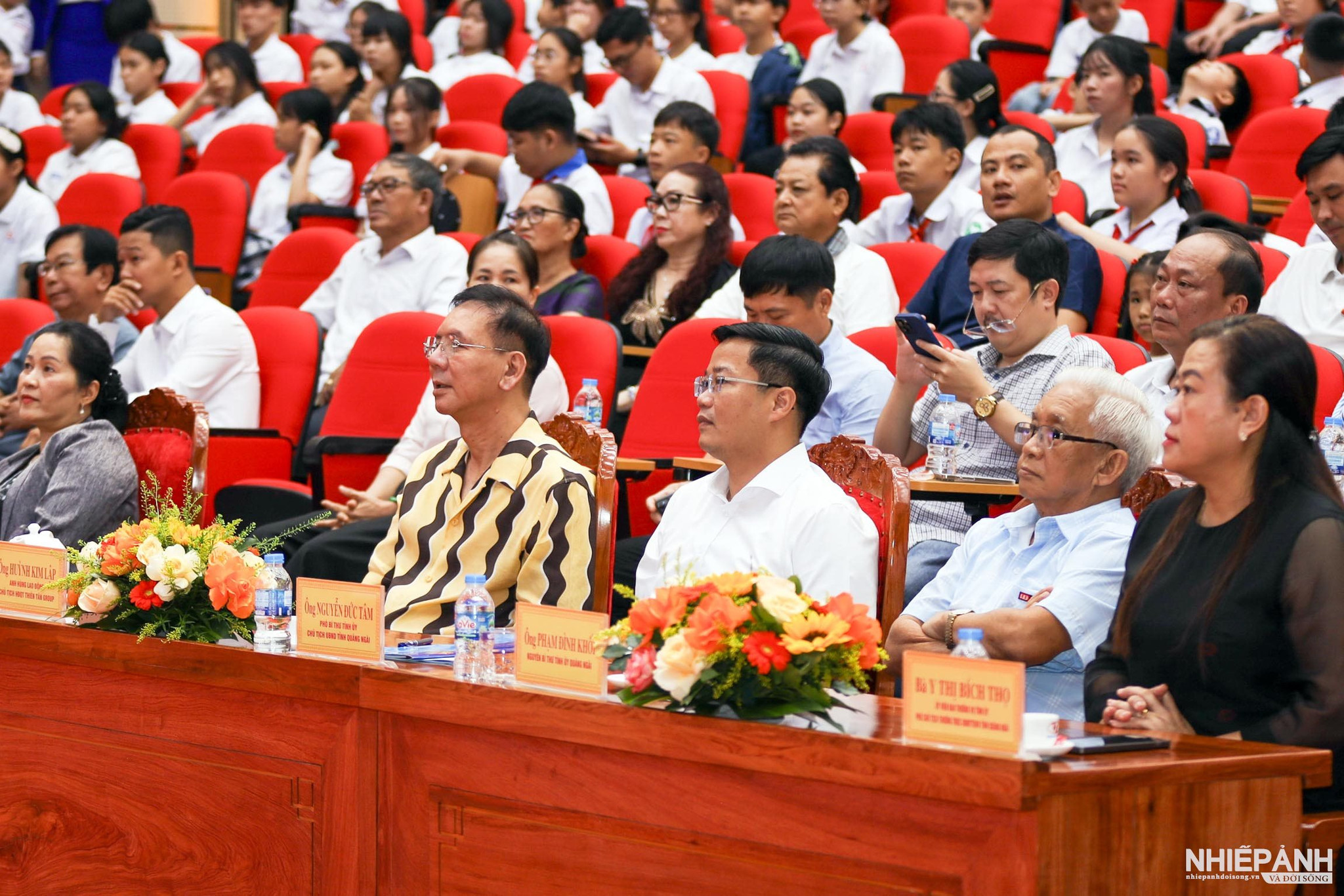W_6.-cac-dai-bieu-lanh-dao-tinh-va-anh-hung-lao-dong-huynh-kim-lap-du-chuong-trinh.jpg