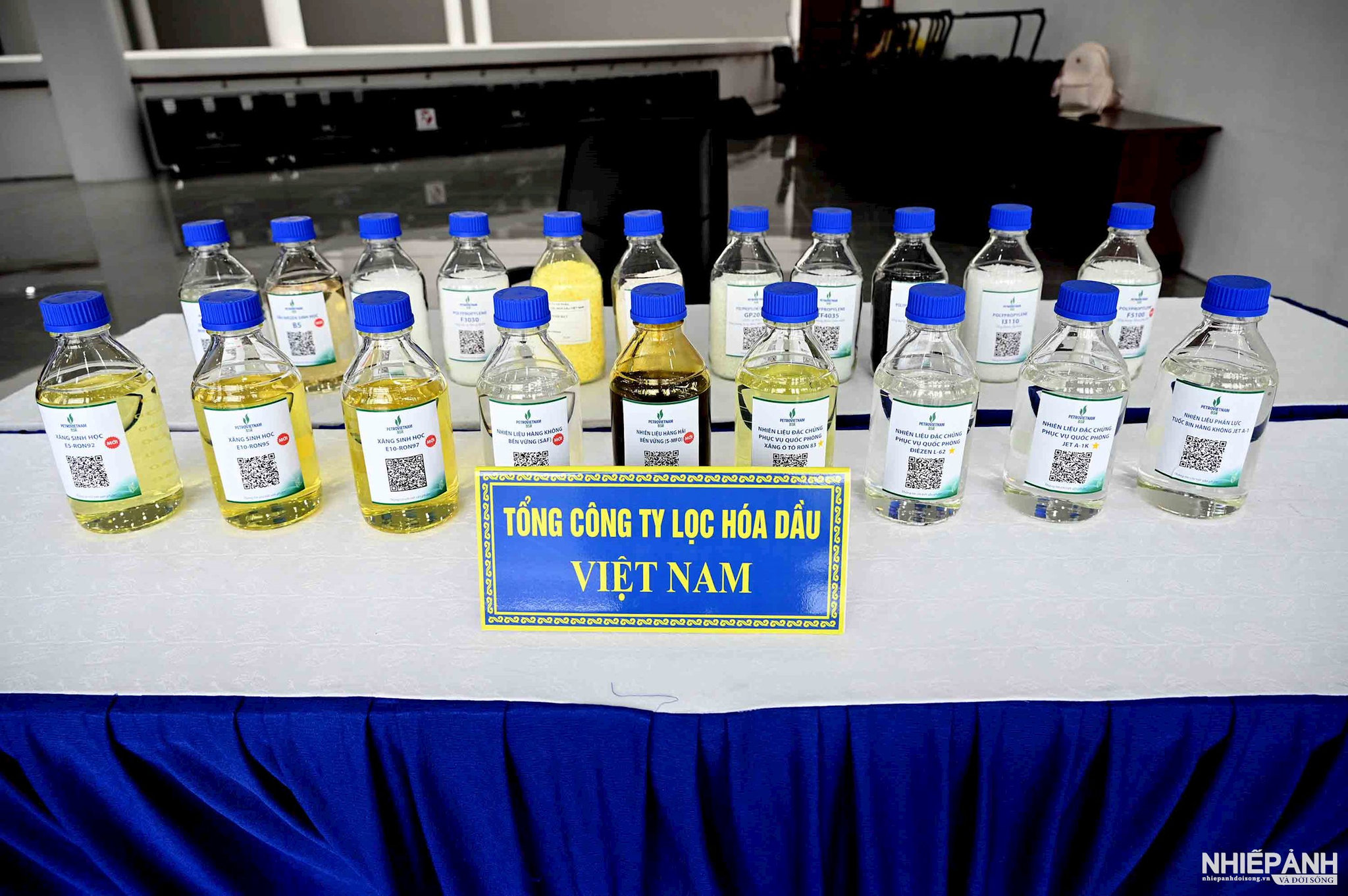 W_15.-dsc_0792.-cac-san-pham-cua-cong-ty-loc-hoa-dau-viet-nam-trung-bay-tai-hoi-thao.jpg
