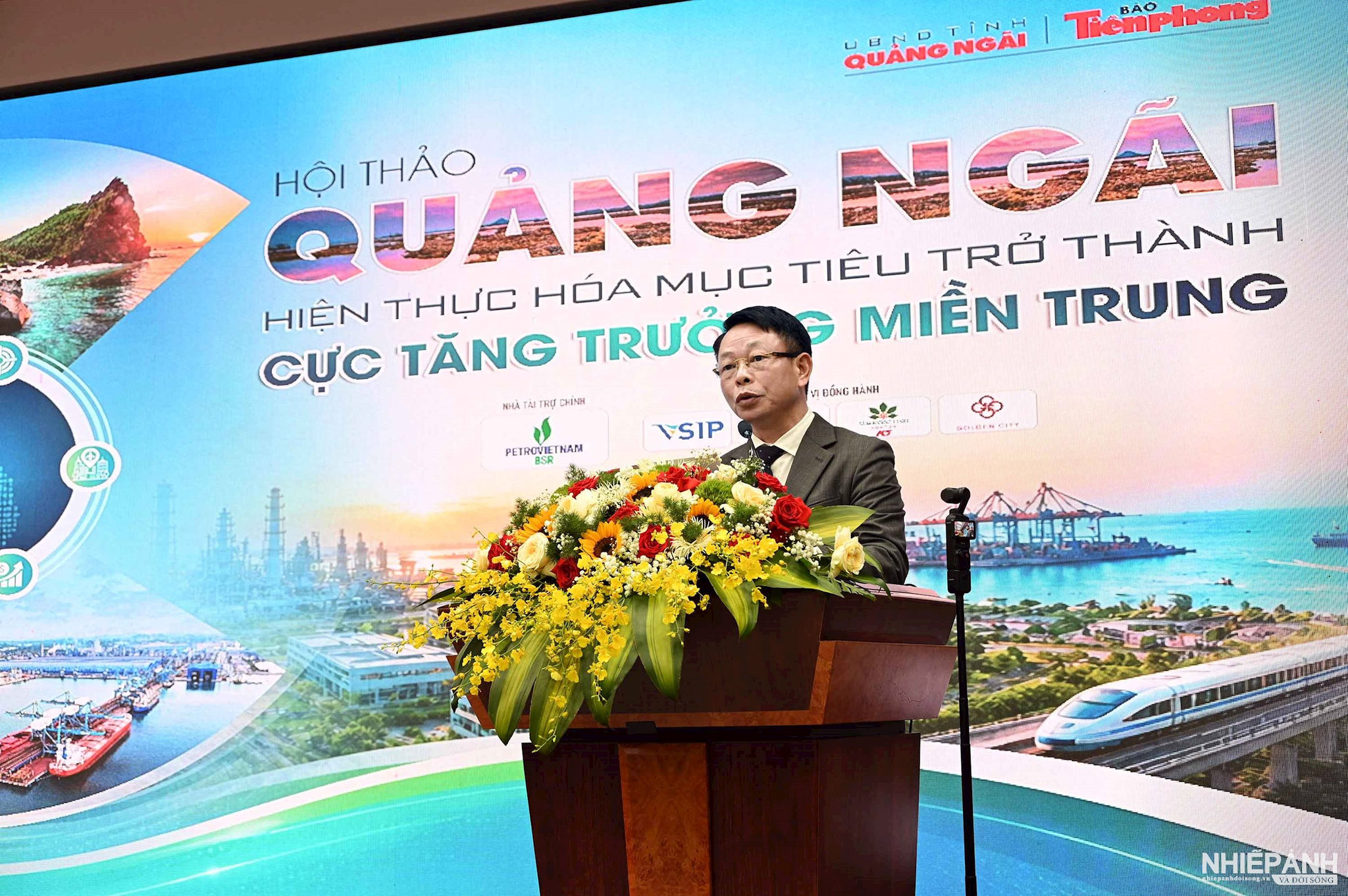 W_7.-dsc_0776.-nha-bao-phung-cong-suong-tbt-bao-tien-phong-phat-bieu-khai-mac-hoi-thao.jpg