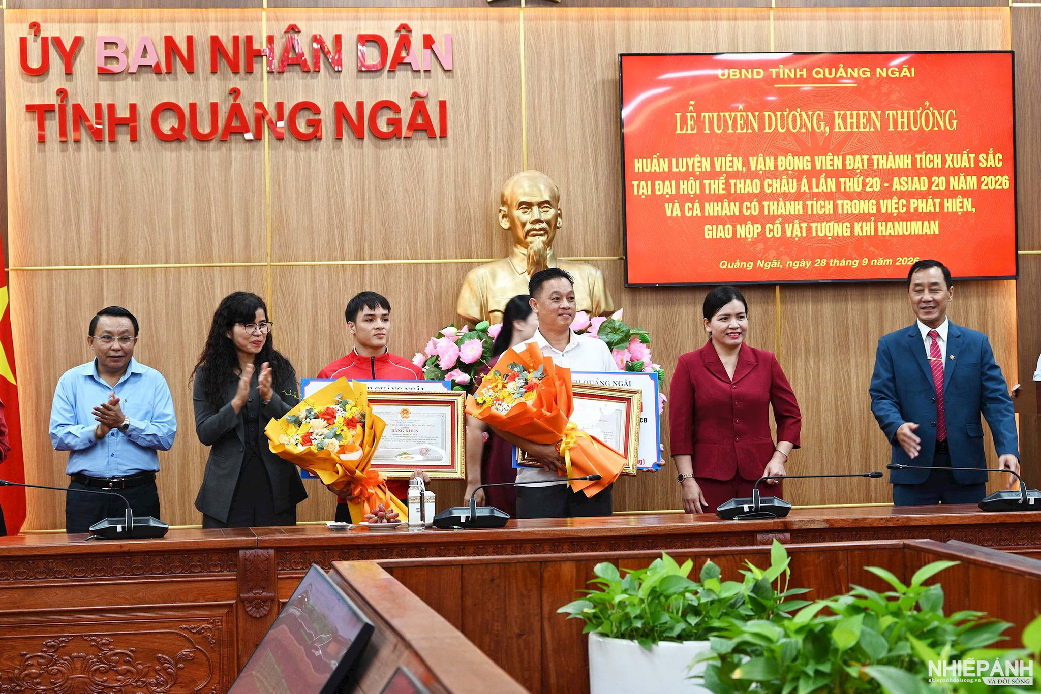 Quảng Ngãi: Tuyên dương, khen thưởng vận động viên đạt thành tích cao tại ASIAD 20 năm 2026 và cá nhân giao nộp cổ vật