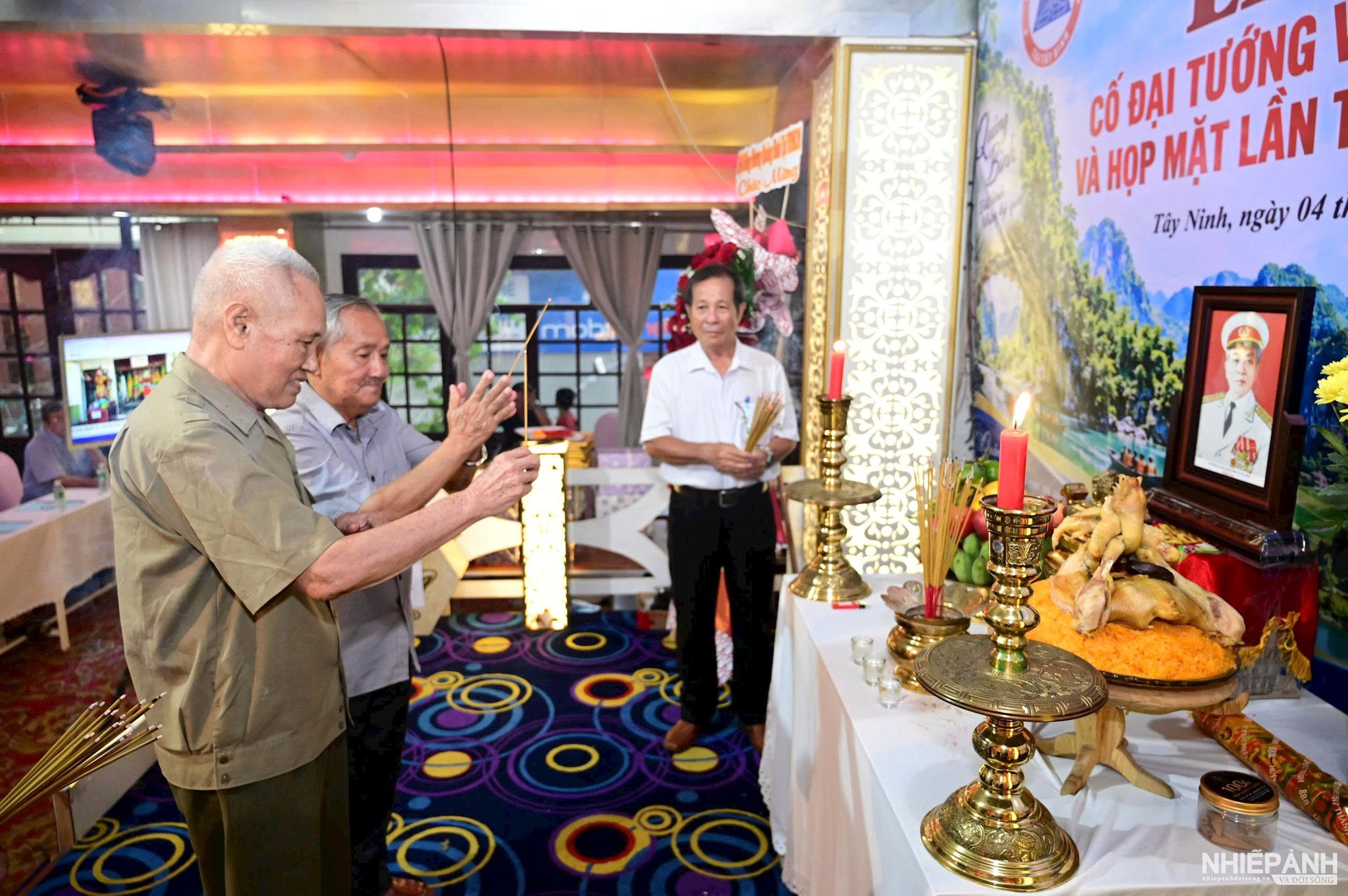 W_2-cu-cao-tuoi-nhat-d6ang-huong-dai-tuong.jpg