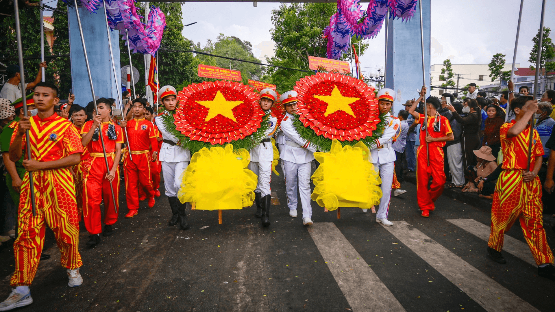 doan-dai-bieu-tien-vao-dang-huong-anh-hung-dan-toc-nguyen-trung-truc.png