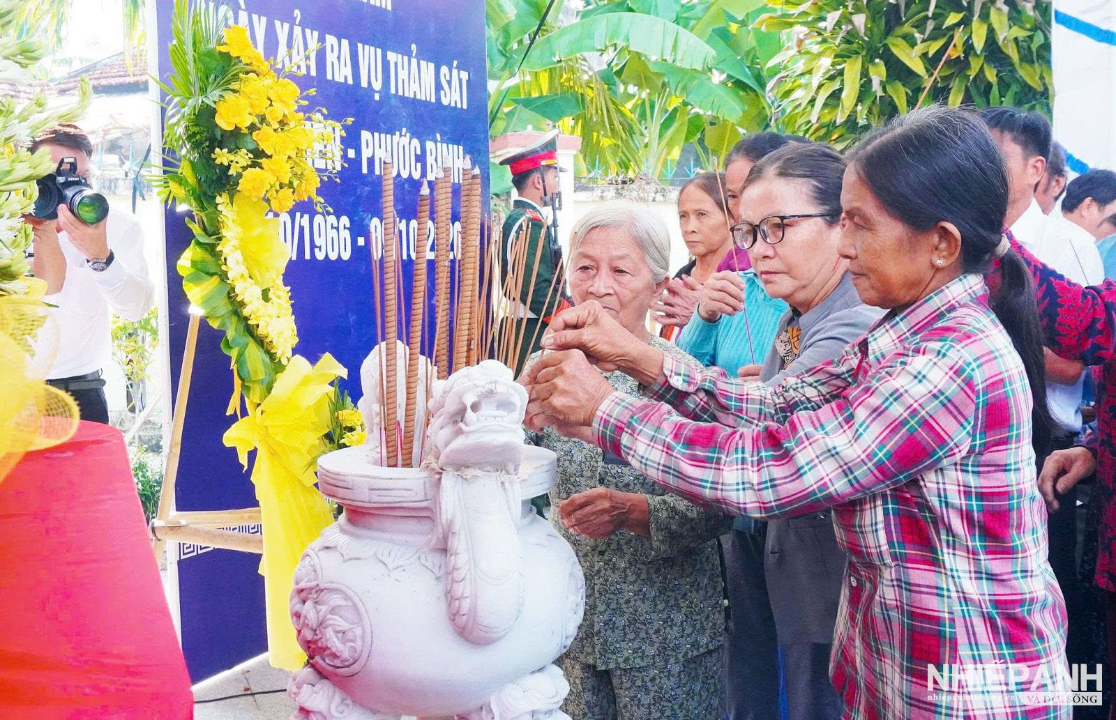 W_4.-than-nhan-dang-huong-tuong-niem-cac-nan-nhan-bi-tham-sat.jpg