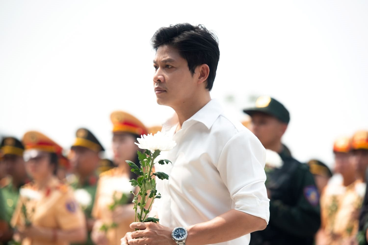4.-ns-nguyen-van-chung-trong-mv-5-.jpg