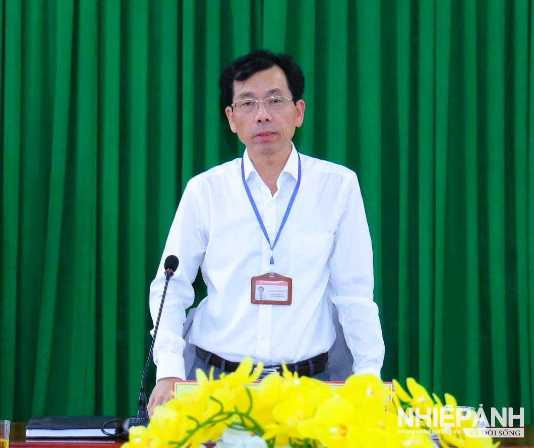 W_2.-dong-chi-nguyen-truong-thi-bi-thu-dang-uy-chu-tich-hdnd-xa-lam-thanh-trong-cuoc-hop-ve-chuyen-doi-so-trong-thoi-ky-moi..jpg