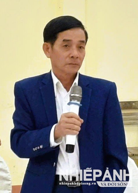 W_7.dong-chi-phan-dinh-hoan-bi-thu-chi-bo-xom-hung-nhan-2-xa-lam-thanh-chia-se.jpg