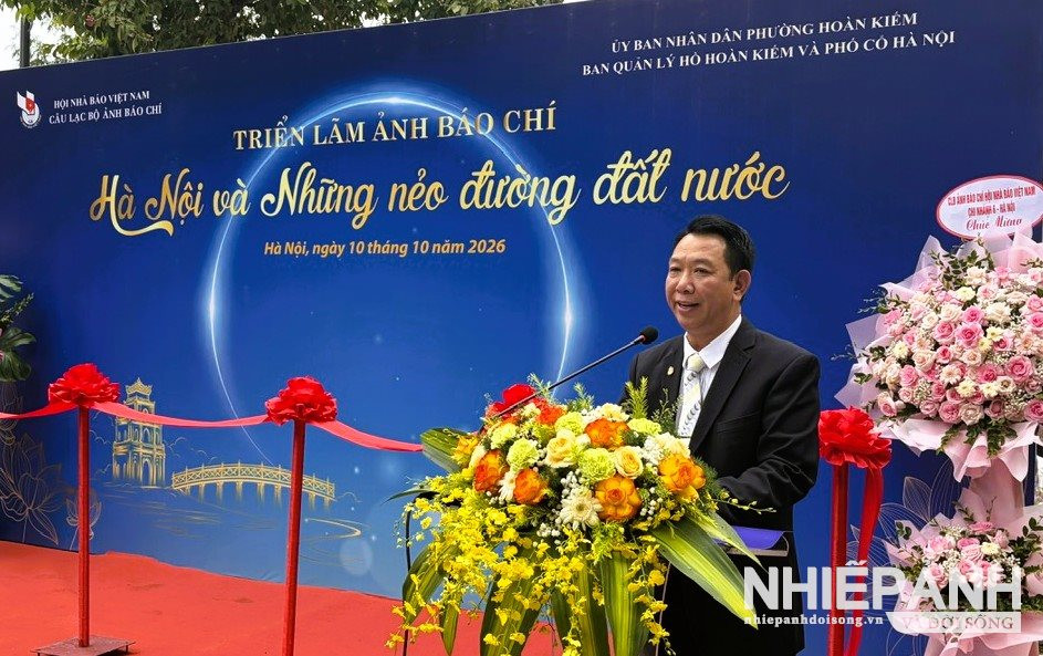 W_a.nha-bao-nghe-si-nhiep-anh-vu-nhat-thang-quyen-chu-nhiem-clb-anh-bao-chi-hoi-nha-bao-viet-nam-phat-bieu-khai-mac..jpg