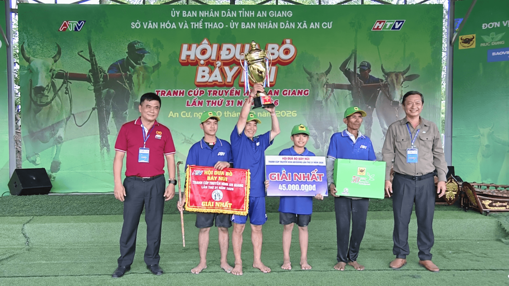 nhom-nhan-giai-nhat-nang-cup-4.png