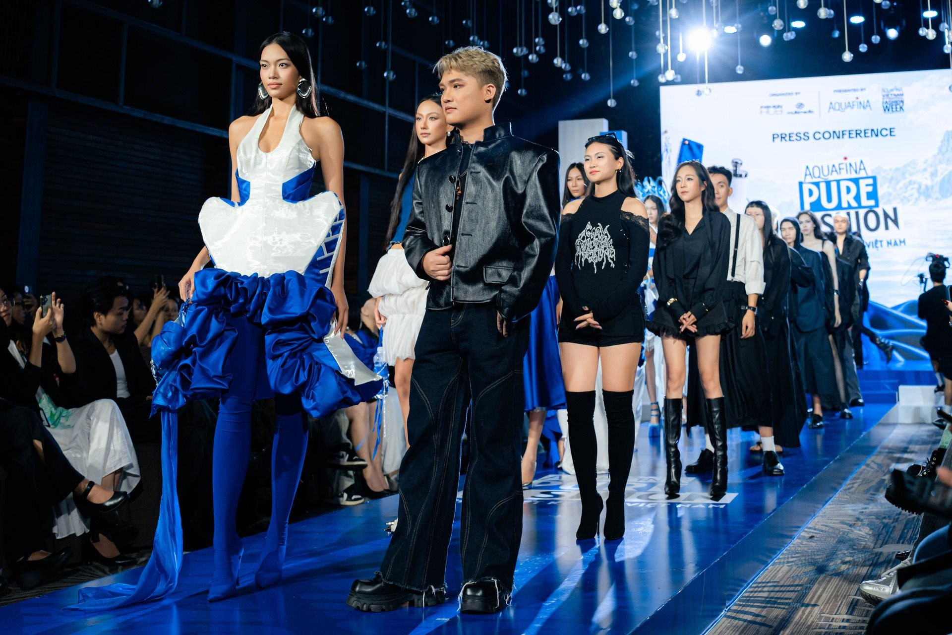 25.-cac-thiet-ke-cua-top-15-thi-sinh-tai-hop-bao-aquafina-pure-fashion-2026.jpg