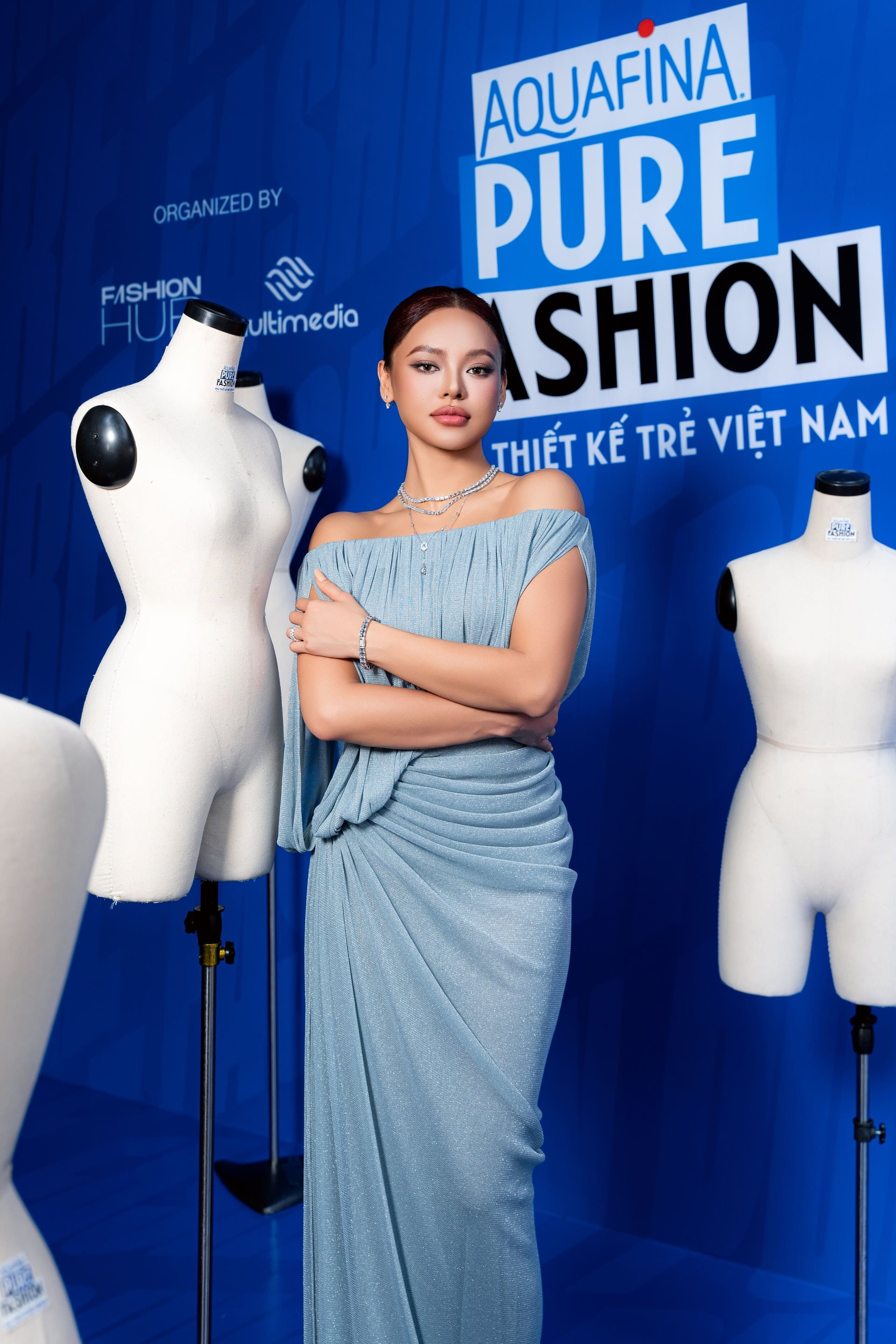 8.-host-mai-ngo-tai-tham-do-hop-bao-aquafina-pure-fashion-2026.jpg