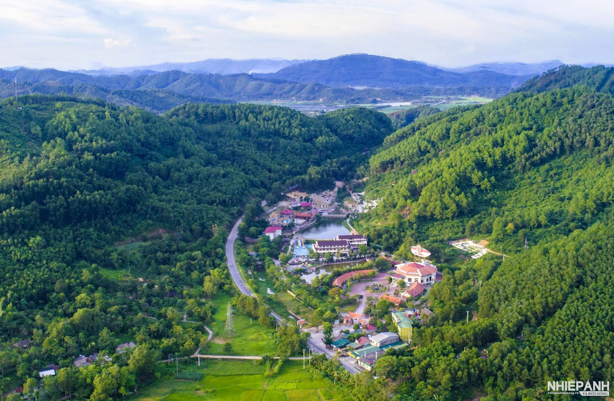 W_khu-du-lich-hai-thuong-lan-ong-huong-son-ha-tinh.jpg