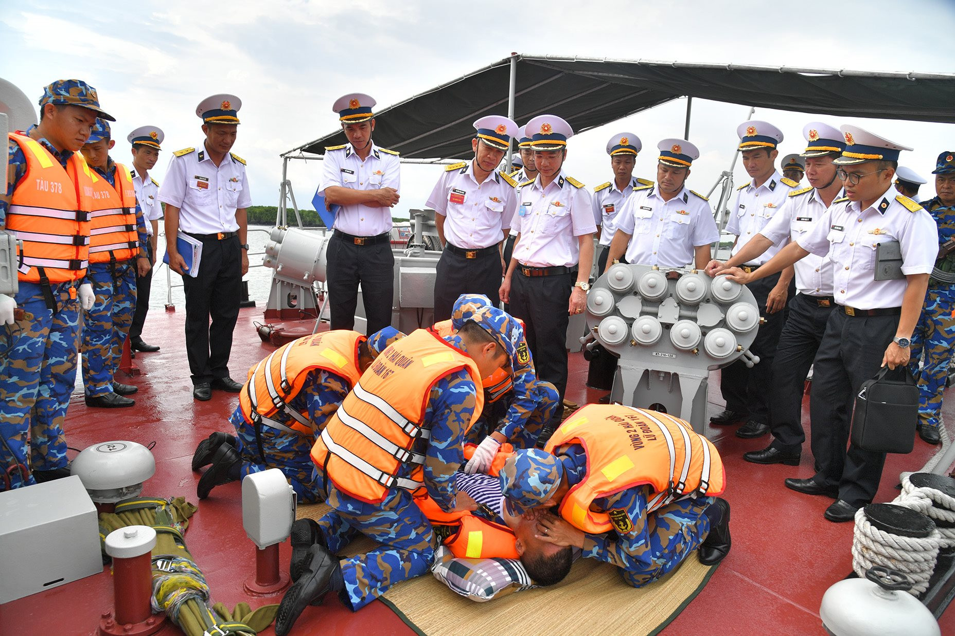 5.-ban-giam-khao-cham-thi-noi-dung-5-ky-thuat-cap-cuu-thuong-binh.jpg