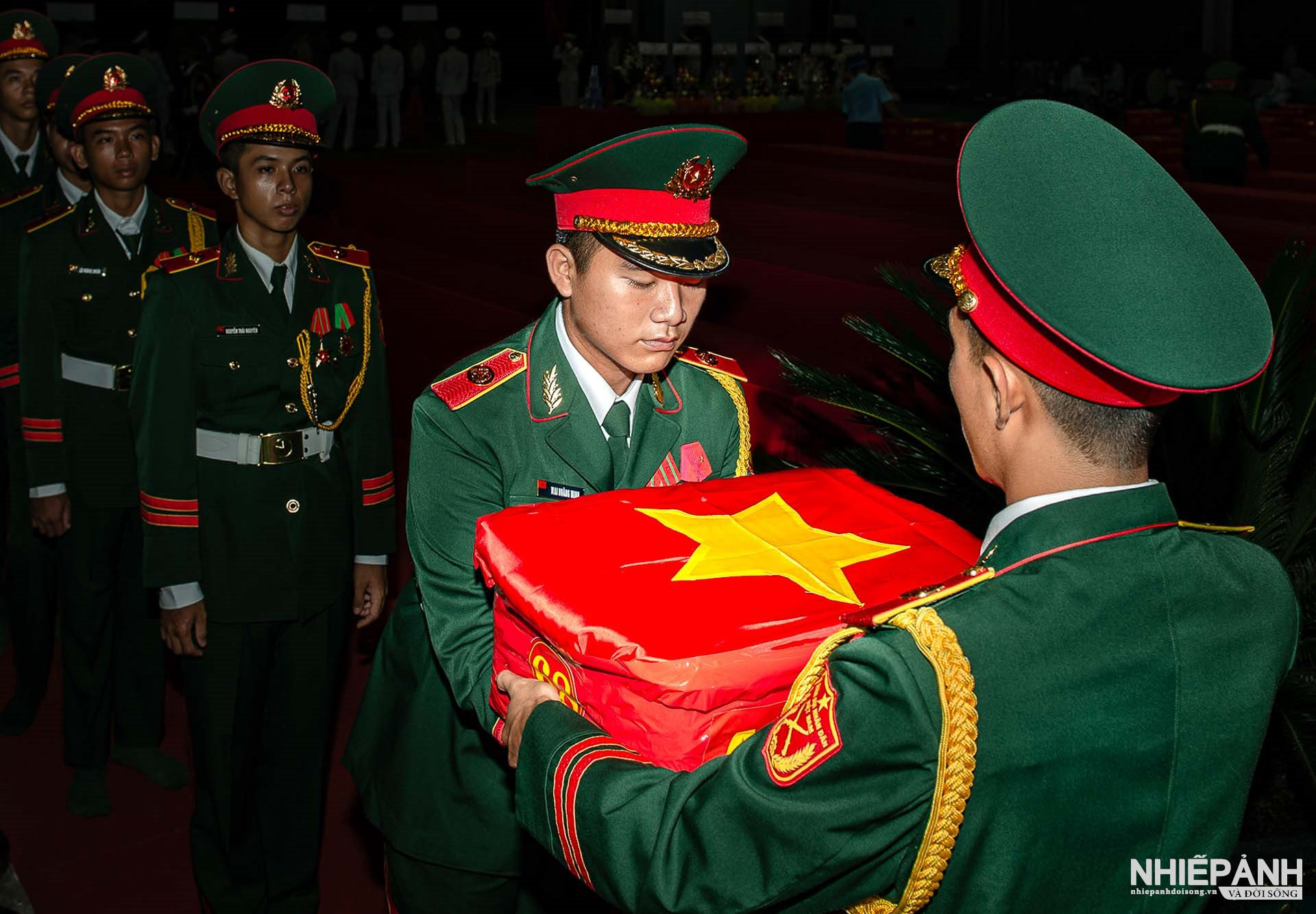 W_chuyen-mau-sinh-pham-hai-cot-liet-si-tu-kho-bao-quan-luu-tru-chuyen-biet_1.jpg