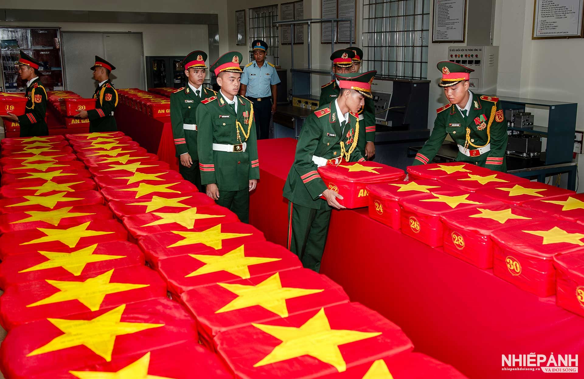 W_mau-sinh-pham-hai-cot-liet-si-duoc-luu-giu-trong-kho-bao-quan-luu-tru-chuyen-biet_1.jpg