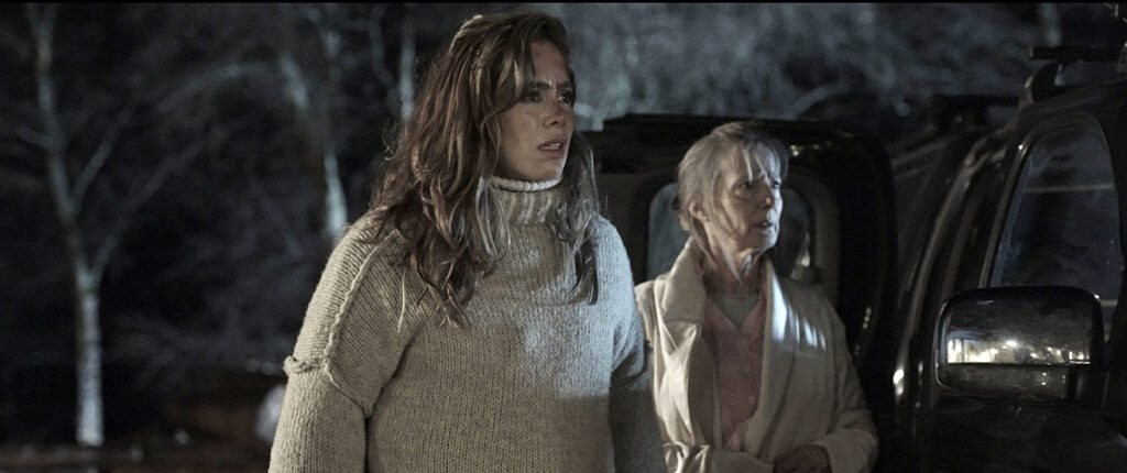 nicola-wright-and-roxanne-mckee-in-bambi-lanh-dia-san-moi-2025-.jpeg