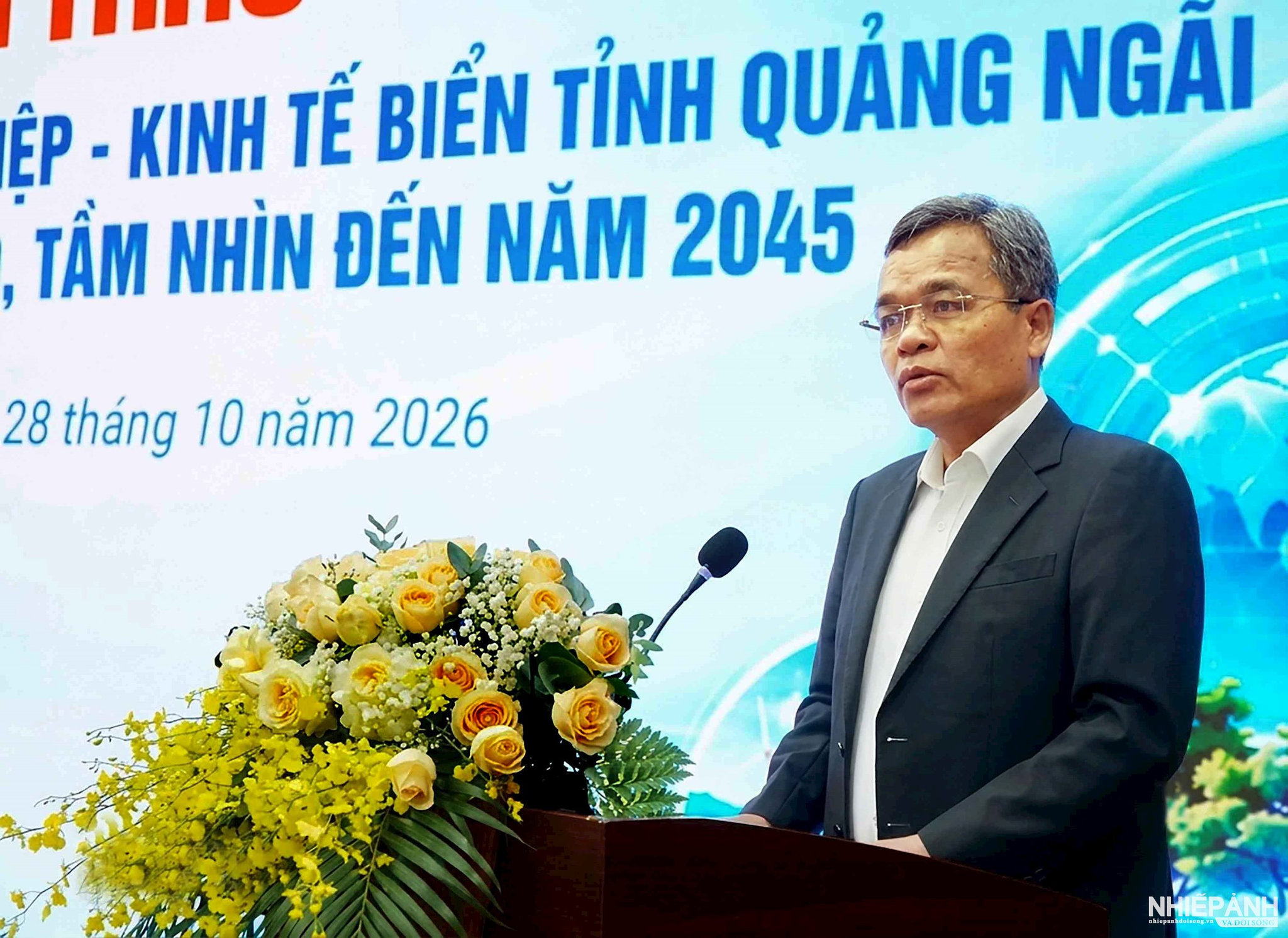 W_2a.-dong-chi-ho-van-nien-bi-thu-tinh-uy-quang-ngai-phat-bieu-tai-hoi-thao.jpg