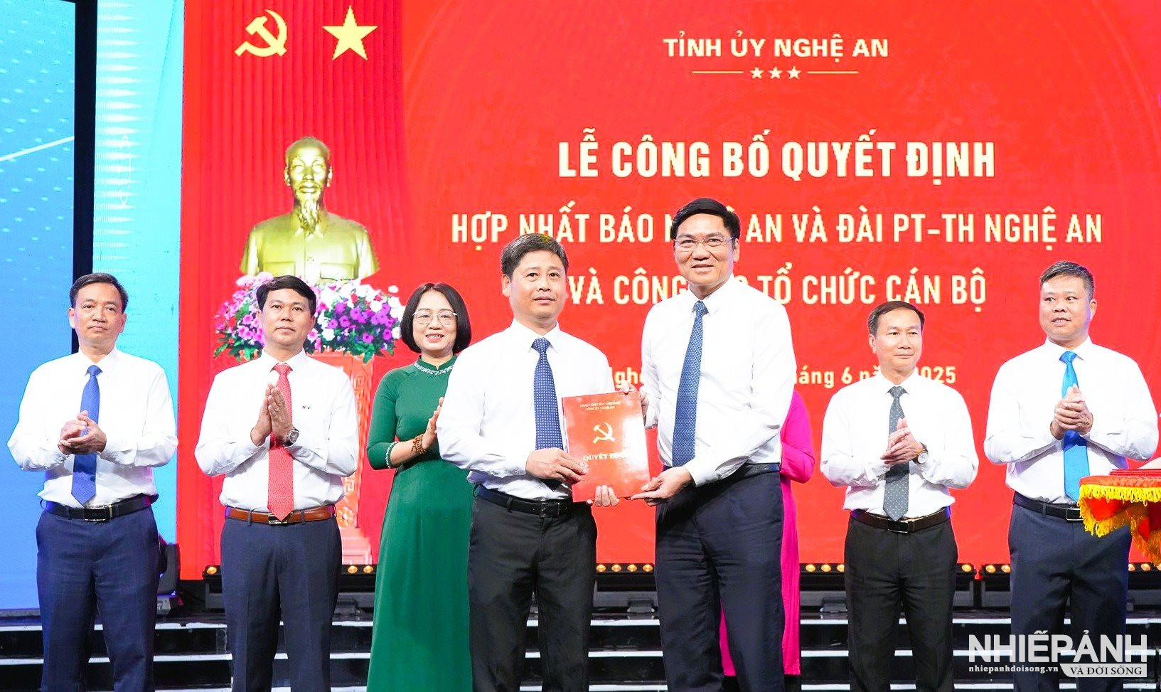 W_o-quyet-dinh-dieu-dong-bo-nhiem-dong-chi-tran-minh-ngoc-giam-doc-dai-phat-thanh-truyen-hinh-nghe-an-giu-chuc-giam-doc-bao-va(1).jpg