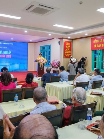 Ra mắt sách ảnh “Nguyễn Bá Khoản - Những khoảnh khắc lịch sử” hé lộ tư liệu quý về Cách mạng Tháng Tám
