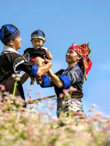 Những khoảnh khắc ấm áp về gia đình Việt trong sách ảnh “Gia đình kết nối yêu thương”