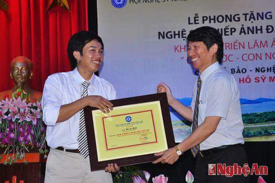 Trao tước hiệu NSNA đặc biệt xuất sắc cho NSNA,nhà báo Sỹ Minh và khai mạc triển lãm ảnh “Đất nước – Con người xứ Nghệ”