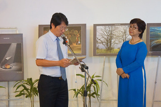 Khai mạc triển lãm ảnh: “Hải Âu, 25 năm một chặng đường” tại Hà Nội