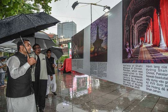 Khai mạc triễn lãm ảnh nghệ thuật ​"Những sắc màu rực rỡ" của Pakistan tại Hà Nội