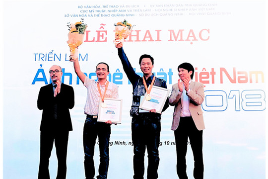 Triển lãm Ảnh nghệ thuật Việt Nam 2018 chính thức Trao giải thưởng và Khai mạc triển lãm tại Thành phố biển Hạ Long