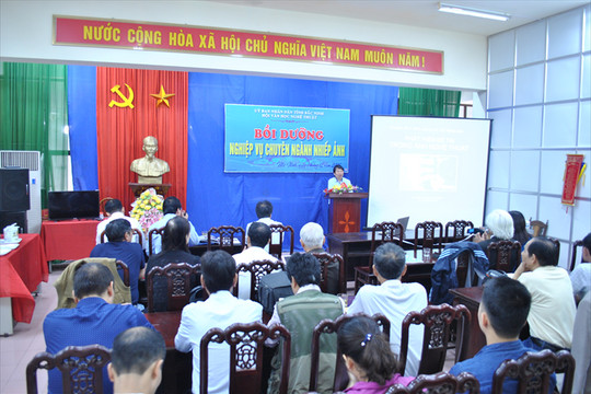 Hội NSNA Việt Nam phối hợp với Hội VHNT tỉnh Bắc Ninh tổ chức lớp bồi dưỡng nghiệp vụ Nhiếp ảnh cho hội viên