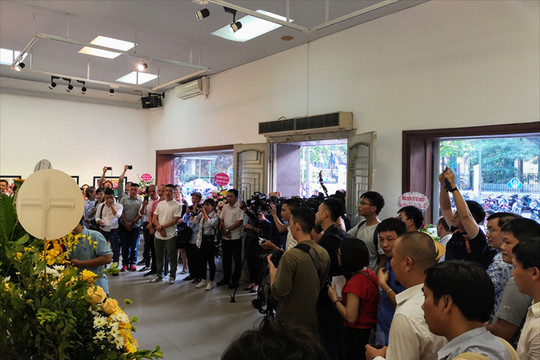 Triển lãm ảnh báo chí "Dấu ấn" lần thứ 2 chính thức khai mạc tại Hà Nội