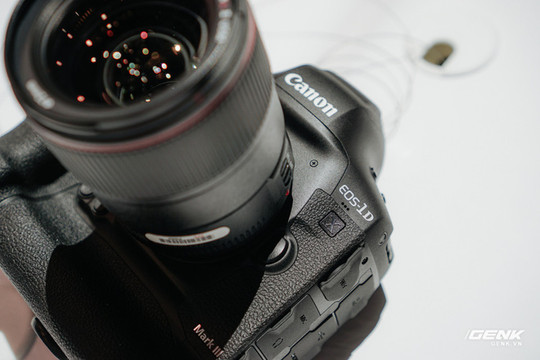 Cận cảnh bộ đôi "quái vật" Canon EOS 1DX Mark III và EOS Ra