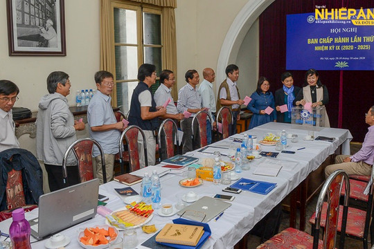 Hội đồng Nghệ thuật và Ban Lý luận phê bình Hội NSNA Việt Nam khoá IX với nhiều gương mặt mặt mới.