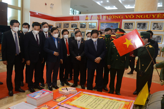 Thủ tướng Phạm Minh Chính tham dự Lễ kỷ niệm 110 năm ngày sinh Đại tướng Võ Nguyên Giáp tại Quảng Bình