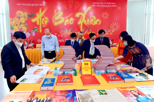 Hội báo Xuân Nhâm Dần năm 2022 tỉnh Quảng Bình trương bày nhiều ấn phẩm báo chí đẹp