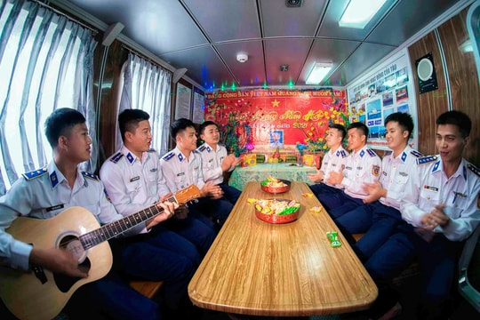 Xuân về trên những con tàu