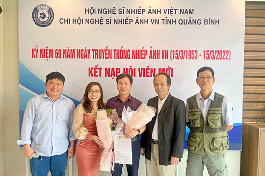 Chi hội tỉnh Quảng Bình tổ chức buổi gặp mặt nhân Kỷ niệm 69 năm Ngày truyền thống Nhiếp ảnh Việt Nam và trao thẻ kết nạp hội viên mới

