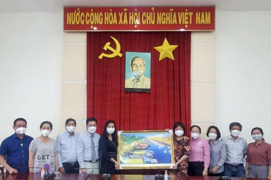‏Hội Nghệ sĩ Nhiếp ảnh Việt Nam đến thăm và làm việc với UBND Quận 8, TP.HCM