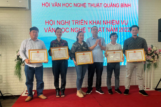 Hội Văn học Nghệ thuật tỉnh Quảng Bình tổng kết năm 2021 và triển khai nhiệm vụ năm 2022

