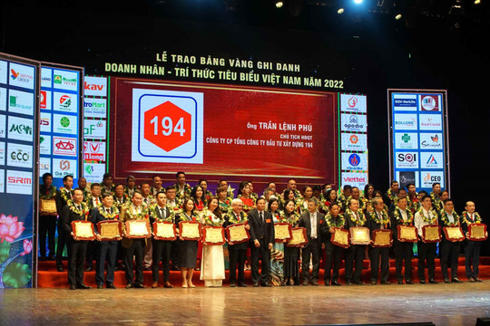 Lễ trao Bảng vàng Doanh nhân - Trí thức tiêu biểu Việt Nam Thương hiệu, sản phẩm, dịch vụ chất lượng vàng năm 2022