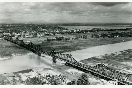 Cầu Long Biên: Một di sản kiến trúc - văn hoá
